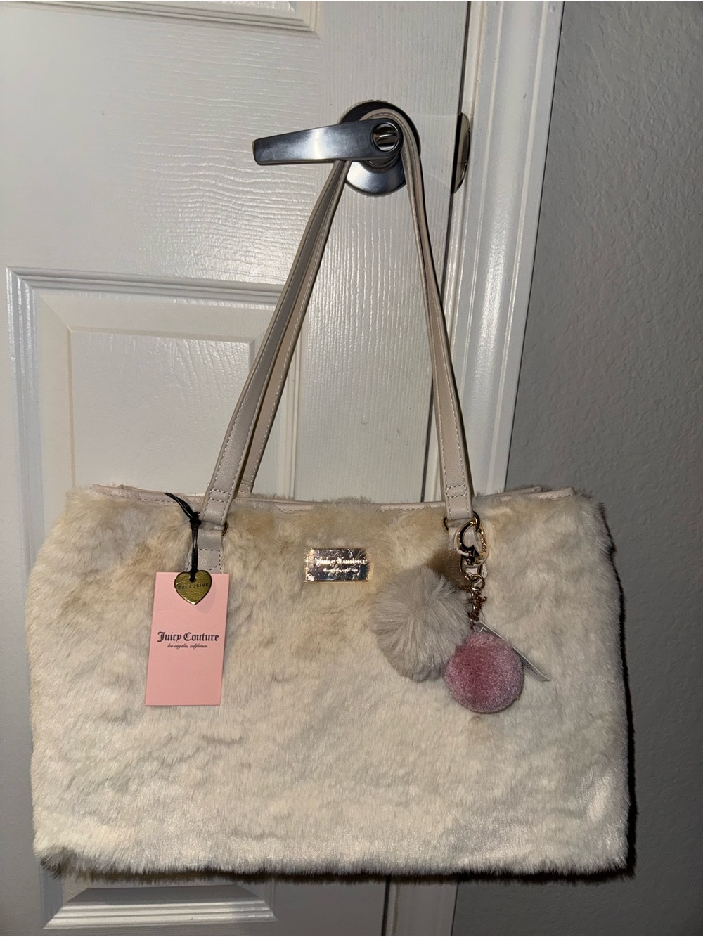 Juicy Couture White Faux Fur Shoulder Bag with Pom Pom Charm New with Tags - Picture 2 of 16